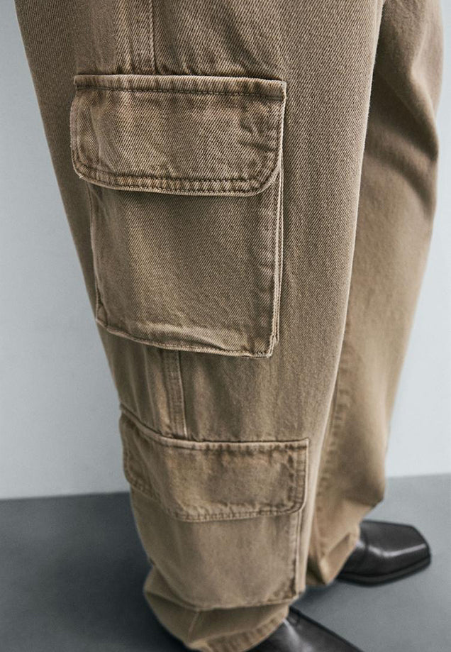 Hi-Rise Straight Fit Cargo Jeans - Sand Wash