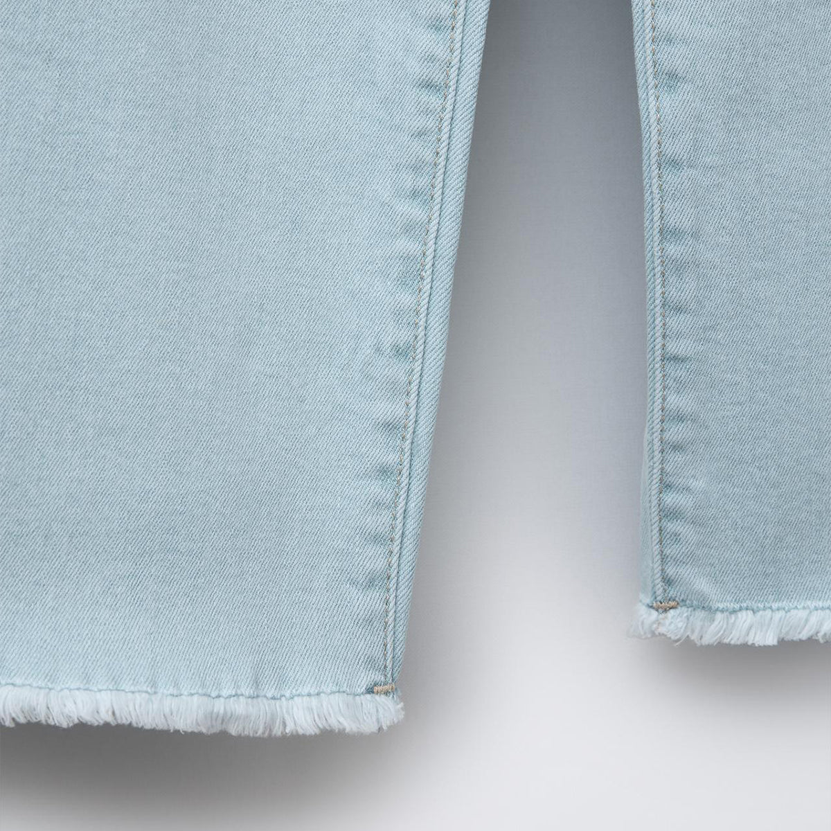 MARINE JEANS WITH PATCH POCKET - LIGHT BLEACH BLUE