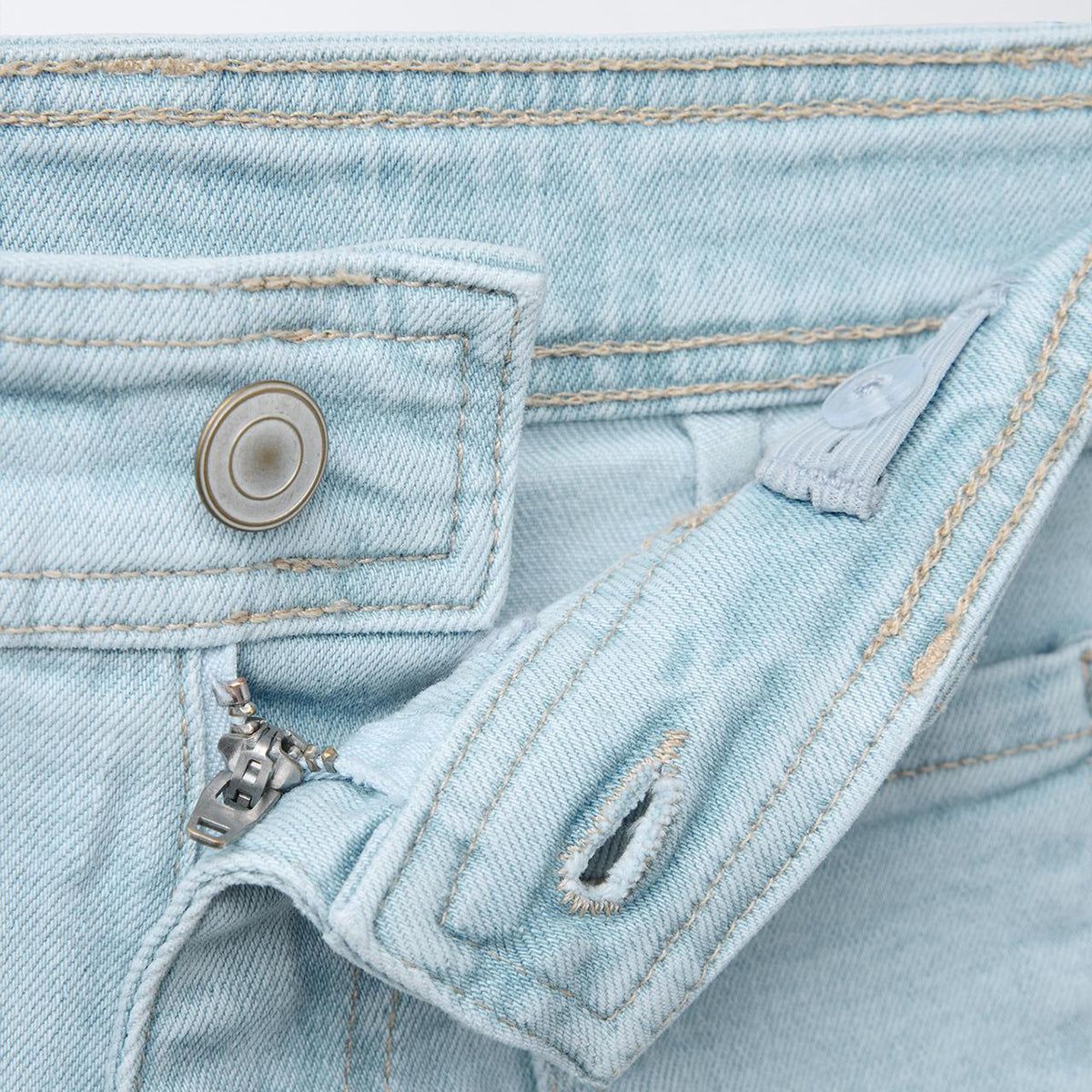 MARINE JEANS WITH PATCH POCKET - LIGHT BLEACH BLUE