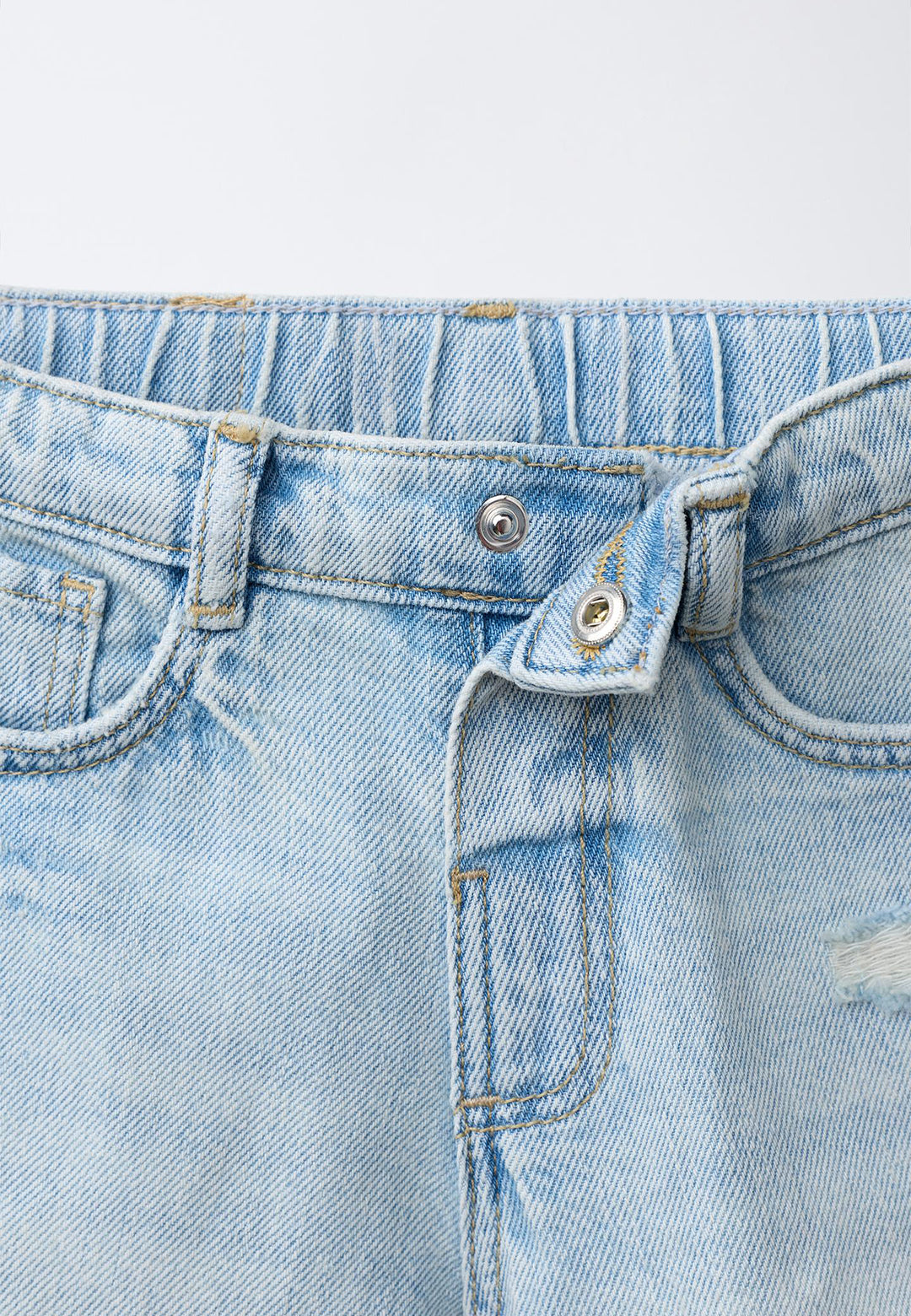 DISTRESSED DENIM SHORT - DIRTY LIGHT BLUE